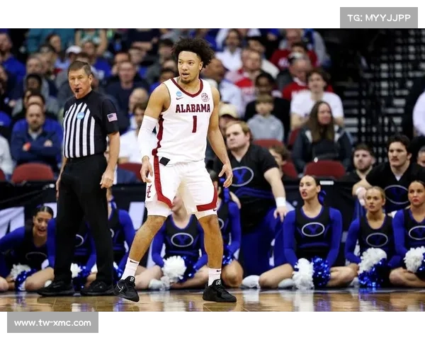 彻底疯狂大五后卫飚10记三分砍34分8助3断宛如库里附体 彻底疯狂大五后卫飚10记三分砍34分8助3断宛如库里附体